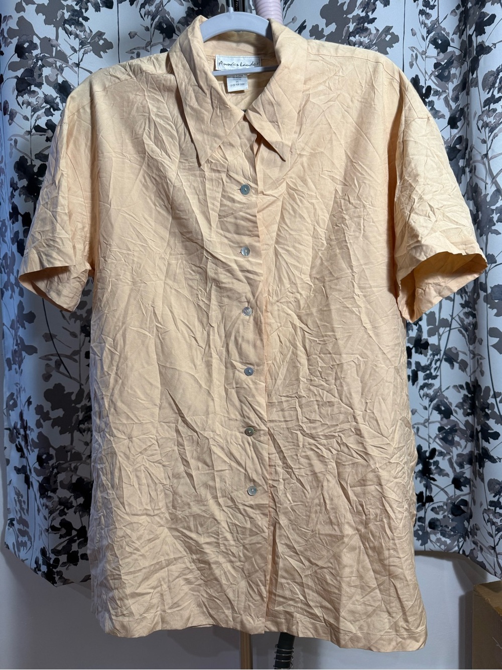 Anneés Lauder Silk Peach Short-Sleeve Button-Up Shirt